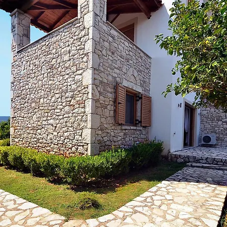 Stone Tower Retreat, Oasis Of Peace Διαμέρισμα