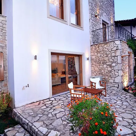 Διαμέρισμα Stone Tower Retreat, Oasis Of Peace Aristomenis