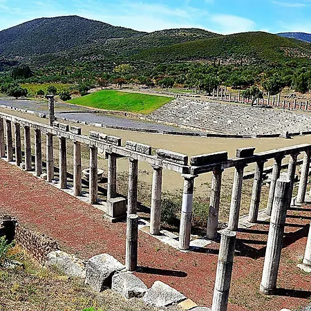 Stone Tower Retreat, Oasis Of Peace Διαμέρισμα Aristomenis