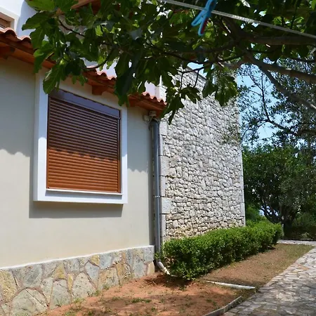 Stone Tower Retreat, Oasis Of Peace Διαμέρισμα Aristomenis